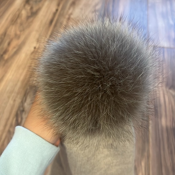 Wool Beanie with Rabbit Fur Fluff - Picture 3 of 3